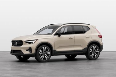 XC40 B5 AWD Plus Dark Theme 4 Cylinder Engine 2.0L All Wheel Drive