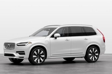 XC90 PLUG-IN HYBRID T8 AWD Ultra Bright Theme 4 Cylinder Engine 2.0L All Wheel Drive