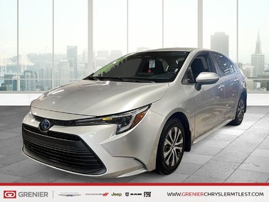 Corolla HYBRIDE + LE + AWD + CARPLAY