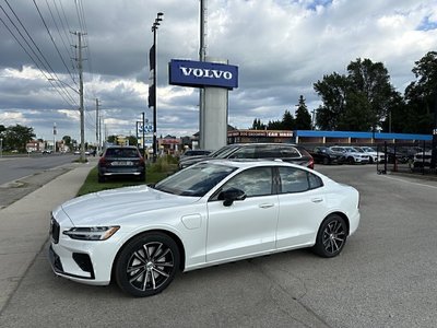 2025 Volvo S60 Plug-In Hybrid Core Dark Theme