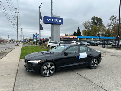 2025 Volvo S60 Plug-In Hybrid Plus Dark Theme