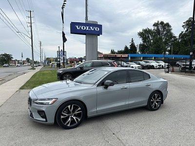 2024 Volvo S60 Plus Dark Theme