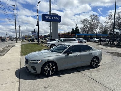 2024 Volvo S60 Plus Dark Theme