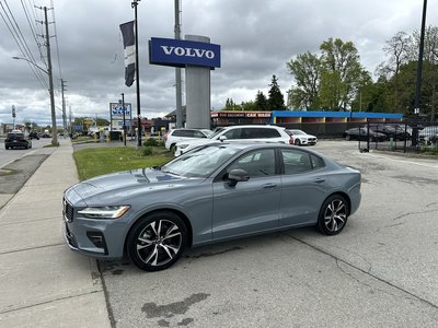 2024 Volvo S60 Core Dark Theme