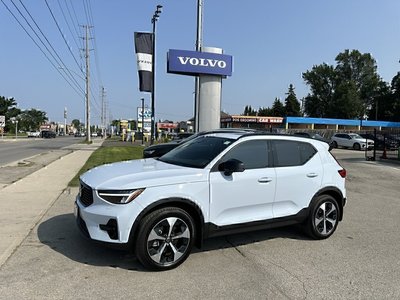 2024 Volvo XC40 Plus Dark Theme