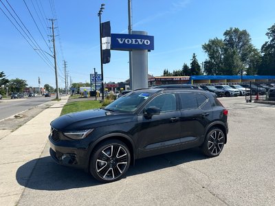 2025 Volvo XC40 Ultra Dark Theme