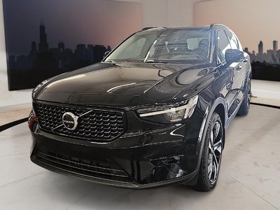 2025 Volvo XC40 PLUS DARK THEME