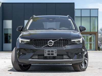 2023 Volvo XC40 B5 AWD Ultimate Dark Theme- BLOW OUT SALE