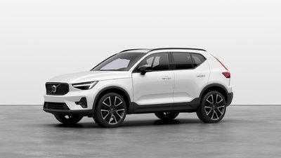 Volvo XC40 B5 AWD Ultra Dark Theme 2025