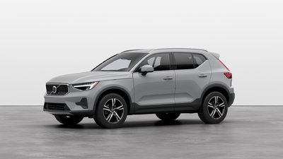 2025 Volvo XC40 B5 AWD Core Bright Theme