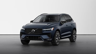 2025 Volvo XC60 B5 AWD Ultra Dark Theme