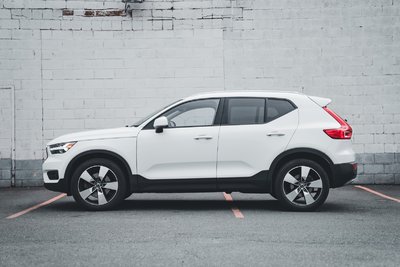 2021 Volvo XC40 T5 AWD Momentum