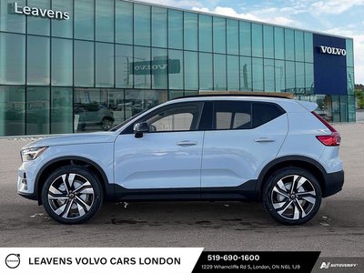 2025 Volvo XC40 B5 AWD Ultra Dark Theme