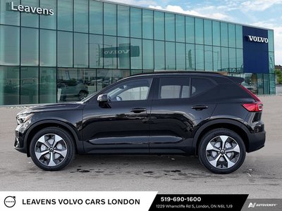 2025 Volvo XC40 B5 AWD Plus Dark Theme