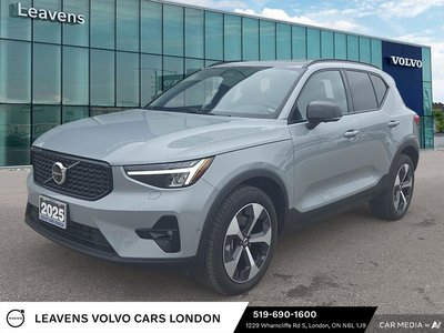 2025 Volvo XC40 PLUS DARK THEME