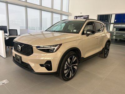 2025 Volvo XC40 Plus Dark Theme