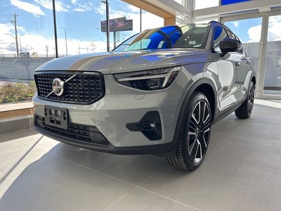 2025 Volvo XC40 Ultra Dark Theme