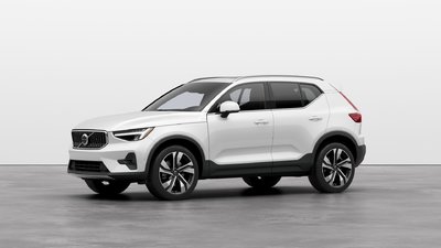 2024 Volvo XC40 B5 AWD Plus Bright Theme