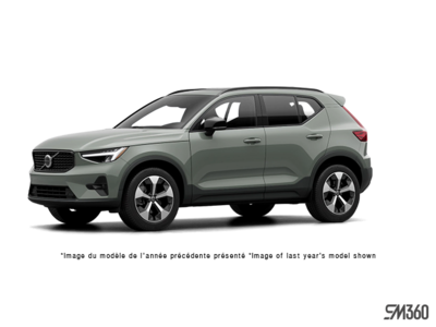 Volvo XC40 B5 AWD Plus Dark Theme 2025