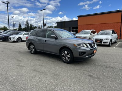 2017 Nissan Pathfinder in Mississauga, Ontario