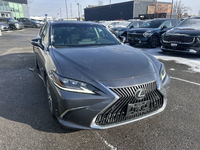 2019 Lexus ES in Mississauga, Ontario