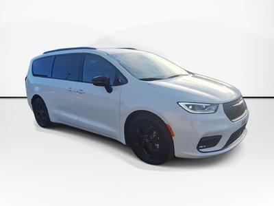 2025 Chrysler Pacifica Limited | Roof | Cam | USB | Warranty to 2030 Clean CarFax