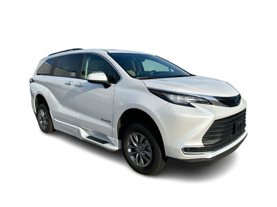 2023 Toyota Sienna Hybrid in North Vancouver, British Columbia