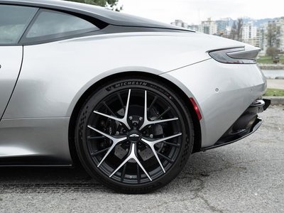 Aston Martin DB12  2024 à Vancouver, Colombie-Britannique