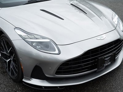 Aston Martin DB12  2024 à Vancouver, Colombie-Britannique