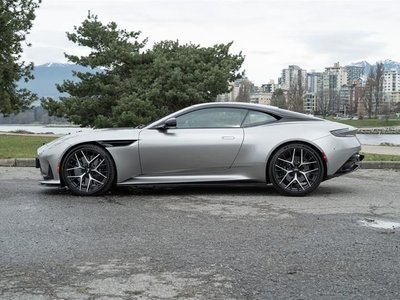 Aston Martin DB12  2024 à Vancouver, Colombie-Britannique