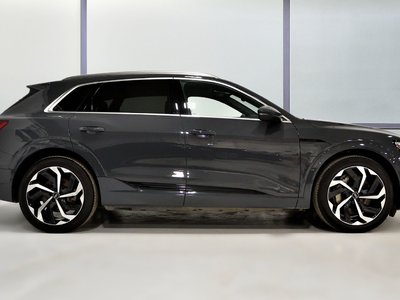 Audi Q8 e-tron  2024 à St-Bruno, Québec