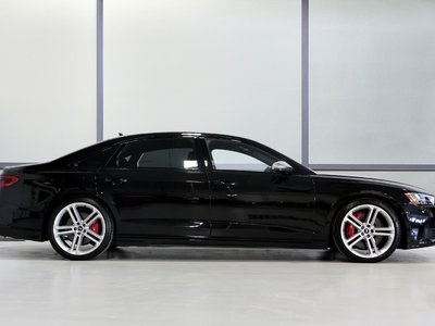 2021 Audi S8 in St-Bruno, Quebec