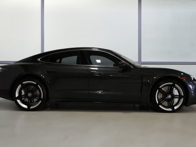 Porsche Taycan  2020 à St-Bruno, Québec