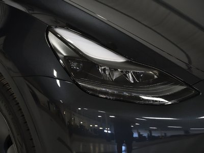 2024 Tesla Model Y in St-Bruno, Quebec