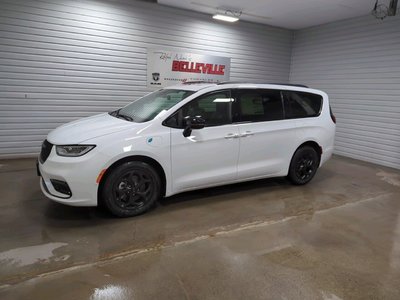 2024 Chrysler Pacifica Hybrid