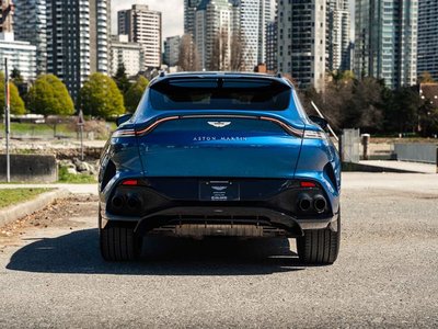 Aston Martin DBX707  2023 à Vancouver, Colombie-Britannique