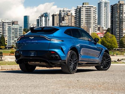 Aston Martin DBX707  2023 à Vancouver, Colombie-Britannique