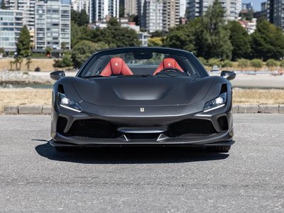 Ferrari F8  2021 à Vancouver, Colombie-Britannique