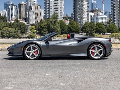 Ferrari F8  2021 à Vancouver, Colombie-Britannique
