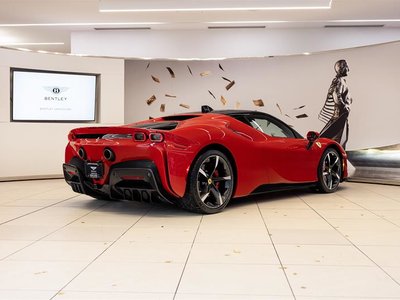 Ferrari SF90  2021 à Vancouver, Colombie-Britannique