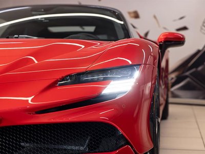 Ferrari SF90  2021 à Vancouver, Colombie-Britannique