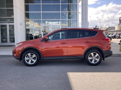 Toyota RAV4  2015 à Calgary, Alberta