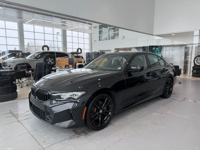 BMW 3 Series 330i xDrive 2023 M Sport package | Premium | Carfax propre