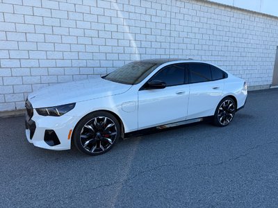 2025 BMW 5 Series 550e xDrive Bas kilométrage | Groupe de luxe avancé