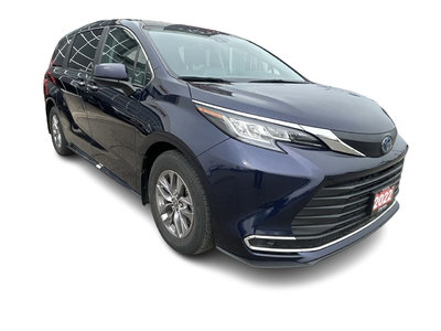 2022 Toyota Sienna Hybrid in Bolton, Ontario
