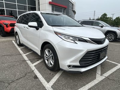 2025 Toyota Sienna Hybrid in Bolton, Ontario