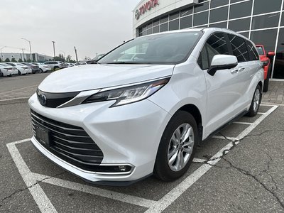 2025 Toyota Sienna Hybrid in Bolton, Ontario