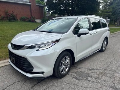 Toyota Sienna Hybrid  2025 à Bolton, Ontario