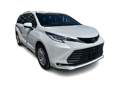 2025 Toyota Sienna Hybrid in Bolton, Ontario