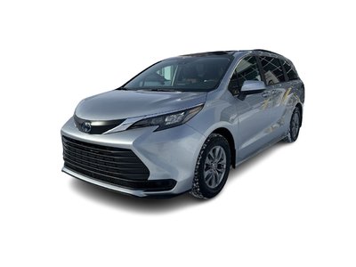 2025 Toyota Sienna Hybrid in Bolton, Ontario